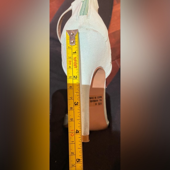 Mint green pointed toe heels size 8 - Picture 13 of 13